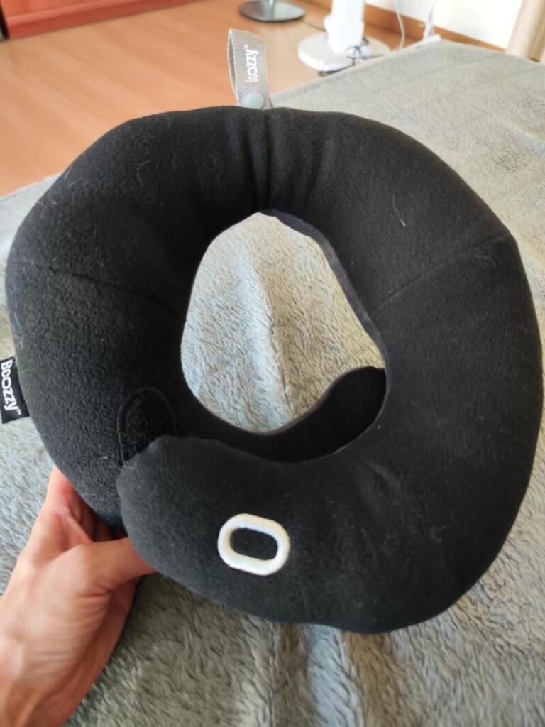 Almohada de viaje para el cuello: guia para elegir la mejor almohada de viaje cuello bcozzy detalle
