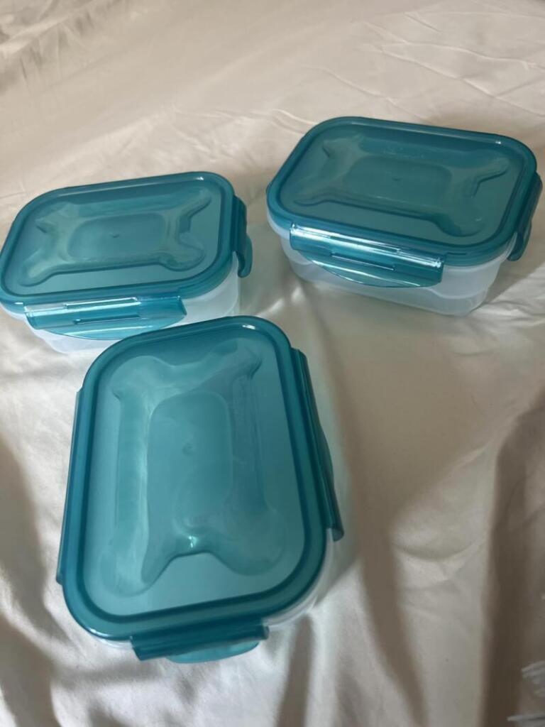 Contenedores hermeticos para despensa: guia para organizar tu cocina Amazon Basics Contenedores hermeticos apilados en uso