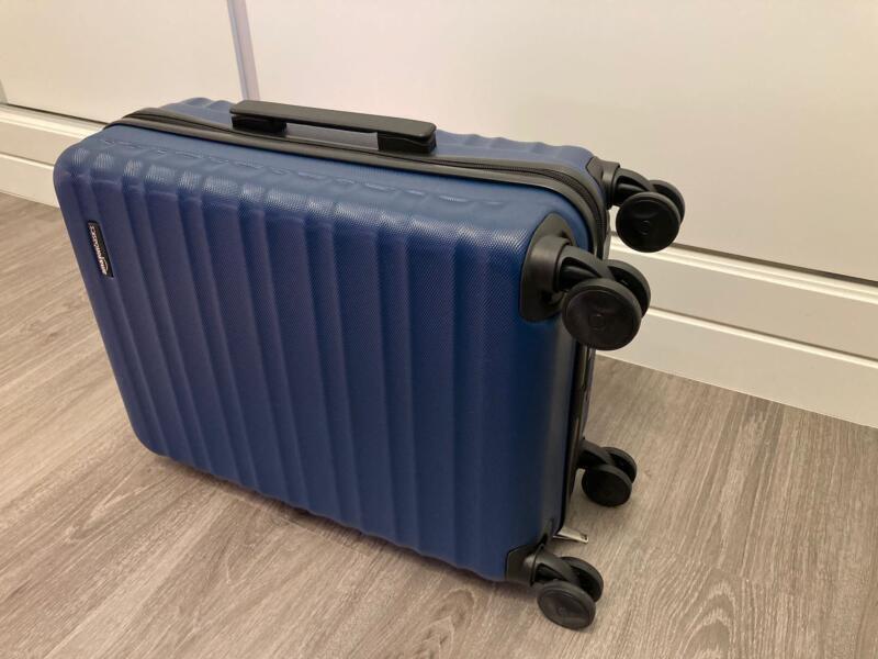 maleta rigida cabina amazonbasics detalle
