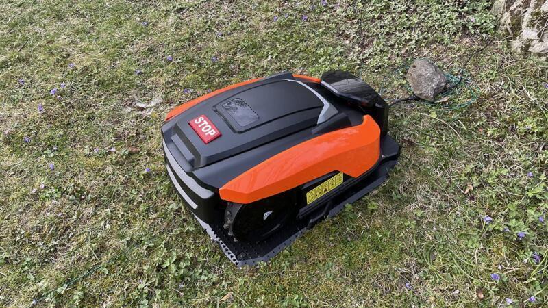 robot cortacesped yardforce detalle