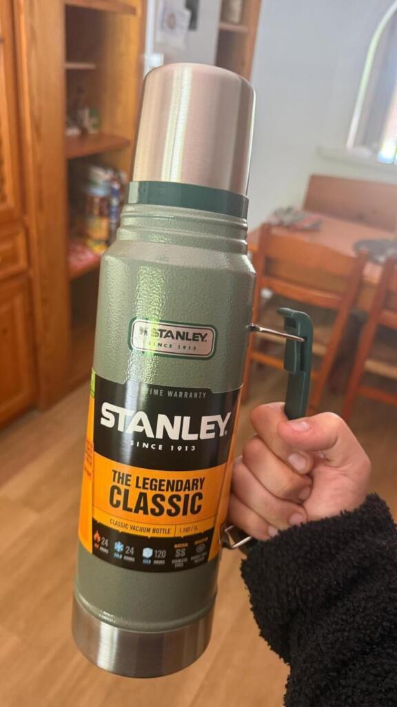 Termo de acero inoxidable para bebidas: guia de compra termo acero inoxidable stanley detalle